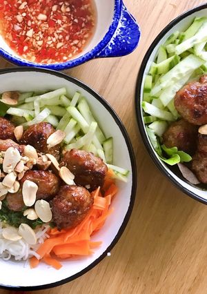 Hình của món Bún Thịt Viên Nướng.