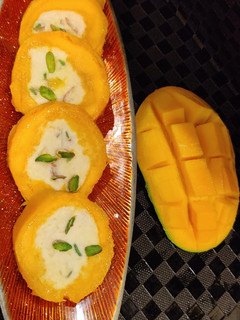 मैंगो कुल्फी (Mango kulfi recipe in hindi) रेसिपी मुख्य फोटो