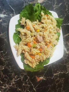 Una foto de Ensalada de pasta con atún