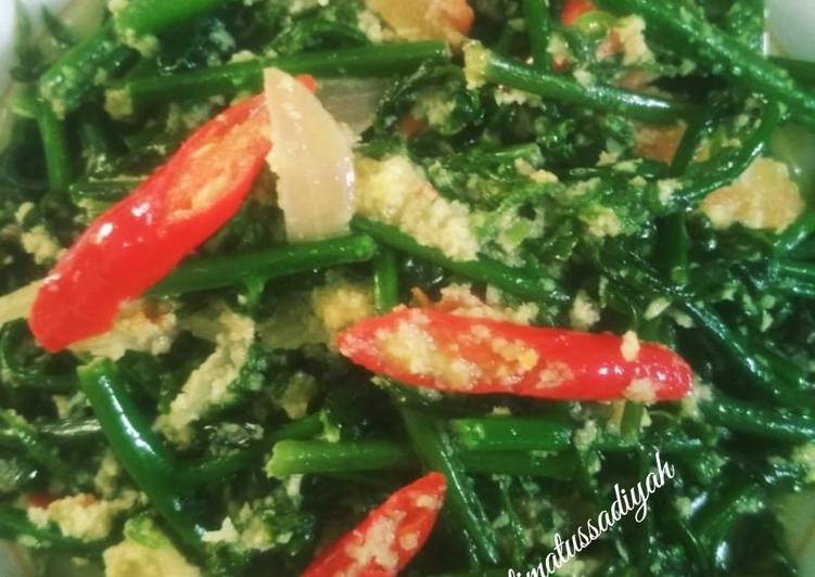 Pakis/Daun Paku Tumis Kelapa