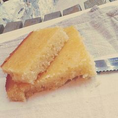 A picture of Lemon Cake.