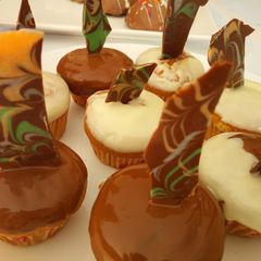 A picture of Chocolate cake ornaments.