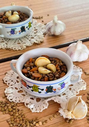 Una foto de Lentejas al ajillo 🥣 Lentejas, si quieres las comes o si no las dejas ☺️Special for garlic lovers ❤️🧄