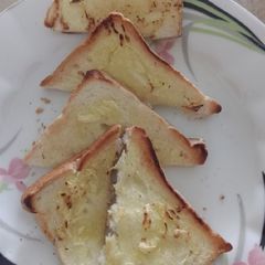 A picture of Garlic Bread 🍞.