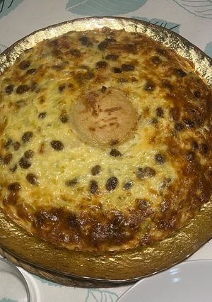 Una foto de Quiche con una base de patata y relleno de acelgas rojas. Vegetariana 🌱