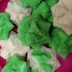A picture of Kue apem.