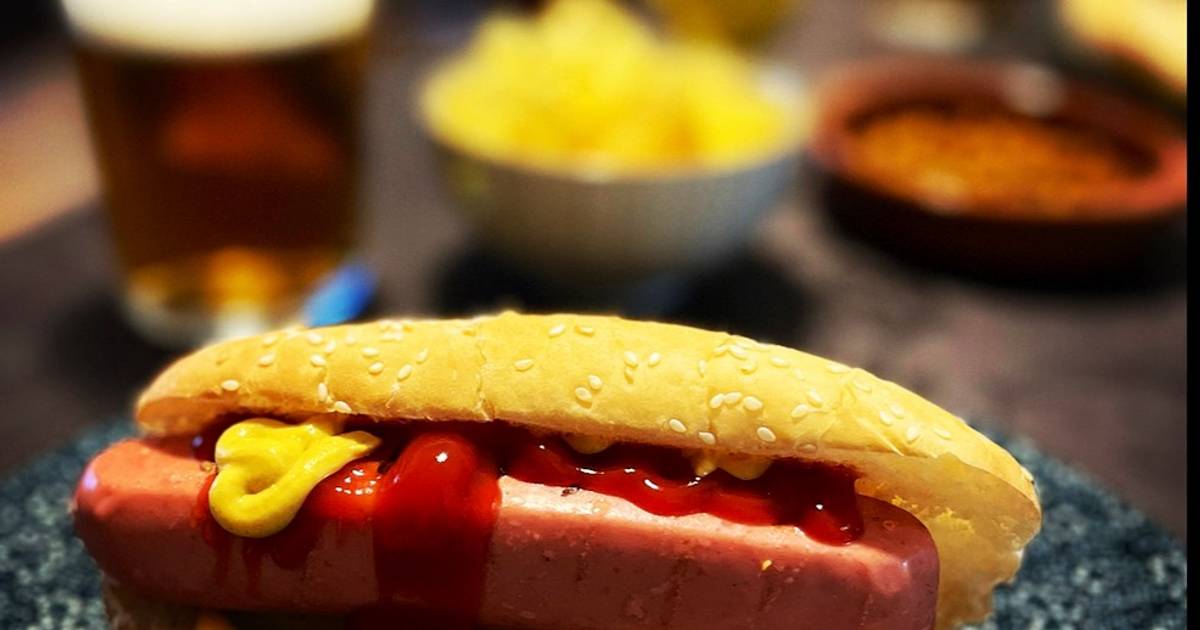 Hot dog con cheddar fundido y pepinillo dulce 🤤🤤🤤 Receta de Cocina con