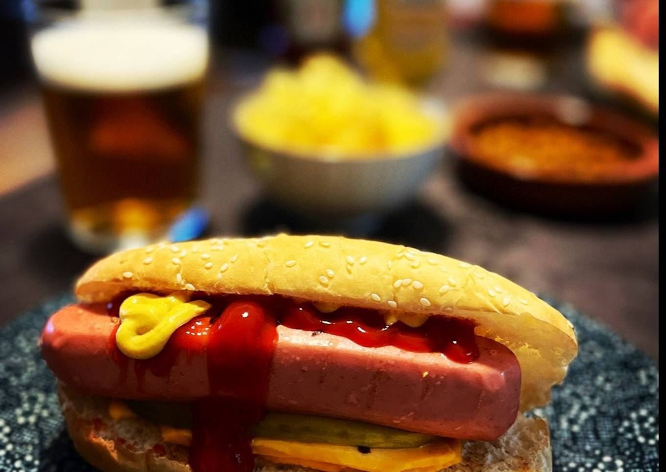 Hot dog con cheddar fundido y pepinillo dulce 🤤🤤🤤