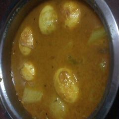A picture of Egg curry (aaloo dimer jhol).