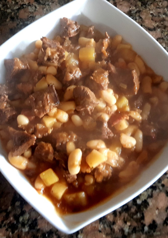 Una foto de Guisado de carne y alubias envasadas