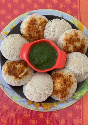A picture of Brown Rice Idli.