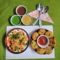 A picture of Rice tikki chat (leftover from rice and sukhi aloo bhaji).