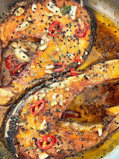 Foto de Salmão na Frigideira com sumo de Limão, Mel e Piripiri #salmão #limão #mel