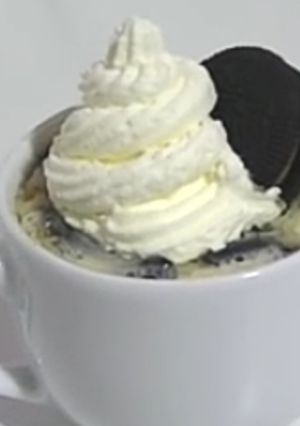 Una foto de Torta oreo en taza