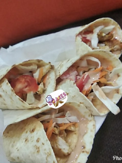 A picture of Simple tortilla shawarma.