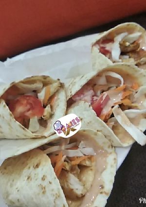 A picture of Simple tortilla shawarma.
