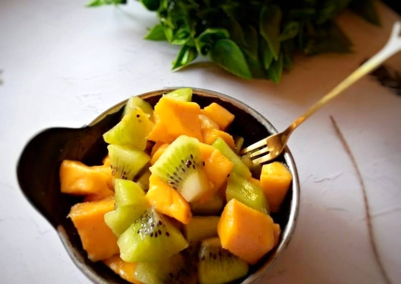 Kiwi & mango healthy fruit salad..