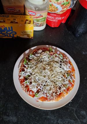স্ট্রিট স্টাইল ভেজ তাওয়া পিজ্জা (street style veg tawa pizza recipe in Bengali) রেসিপির প্রধান ছবি