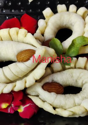 A picture of Designer Mawa Gujiya.