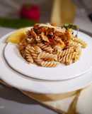 Fusilli con Salsa Ragoût de Pollo y Pimientos