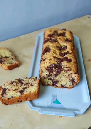 Une photo de Cake moelleux aux pépites de chocolat et noisettes