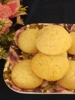 કોકોનટ કુકીઝ (Coconut Cookies Recipe In Gujarati) રેસીપી મુખ્ય ફોટો