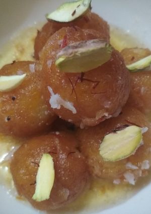 रवा गुलाबजाम (rava gulabjamun recipe in marathi) रेसिपी चे मुख्य फोटो