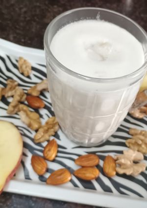 ड्राई फ्रूट्स एपल बनाना शेक रेसिपी मुख्य फोटो