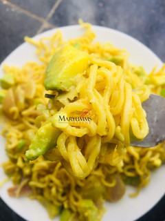A picture of AVOCADO🥑NOODLE🍜 by maryumms_cuisine🌸.