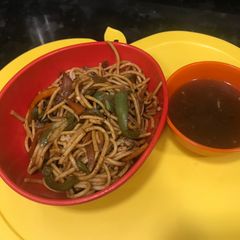 A picture of Hakka noodles-chow mein.