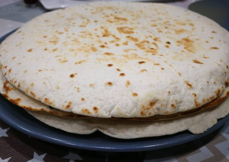 Quesadillas con queso, rúcula, membrillo y nueces