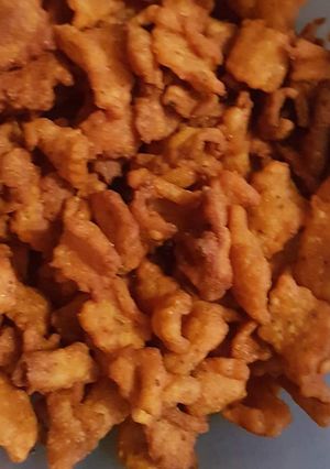 बटाटा शंकरपाळी (batata shankar pali recipe in marathi) रेसिपी चे मुख्य फोटो 