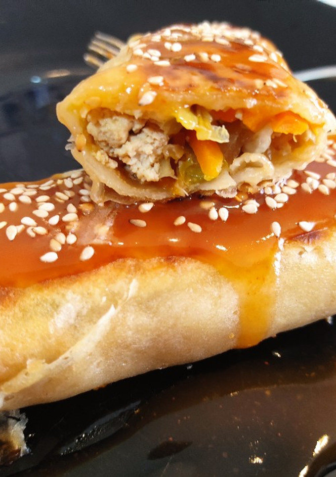 Una foto de Rollitos primavera vegan con salsa agridulce