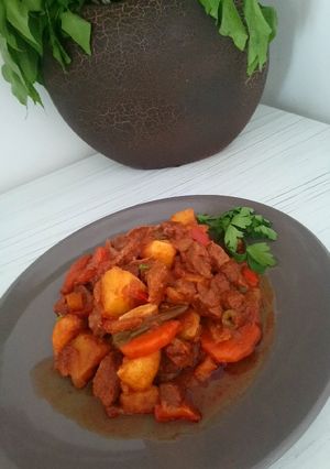 O poză a rețetei Gulaș de vită 🥩 🍲.