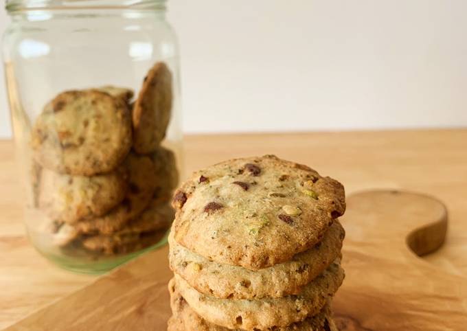 Kue kering ampas kacang hijau dengan kacang pistachio dan chocolate chips (okara mungbean cookies)