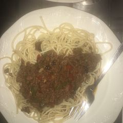 A picture of Spaghetti and mince.