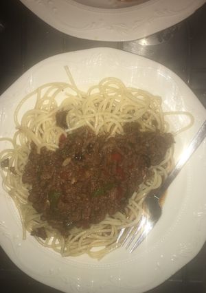 A picture of Spaghetti and mince.
