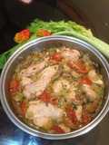 Pollo con champiñón y tomates cherri