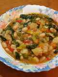 Potaje de alubias con bacalao desmigado y espinacas