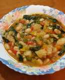 Potaje de alubias con bacalao desmigado y espinacas