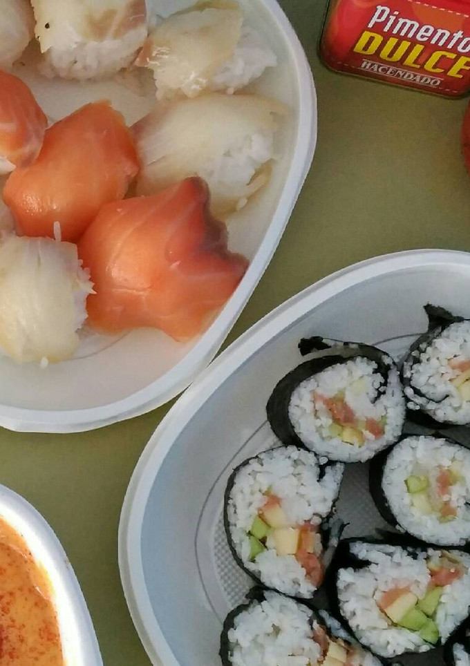 Una foto de Sushi (maki y nigiri)