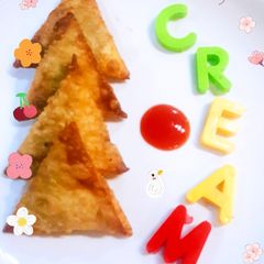 Chicken samosa A picture of Chicken samosa.