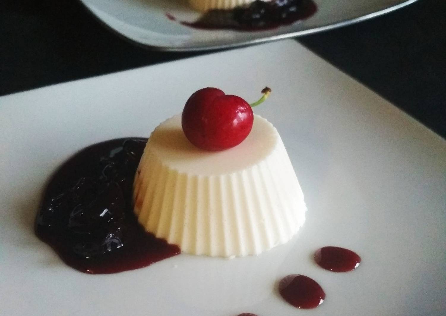 Gelatina de queso philadelphia y confitura de cerezas Receta de Izaskun