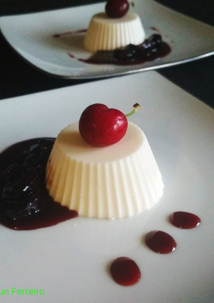 Una foto de Gelatina de queso philadelphia y confitura de cerezas