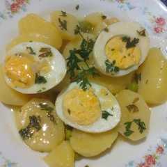 Una foto de Patatas en salsa verde