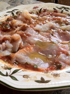 Una foto de Carpaccio de bacalao ahumado