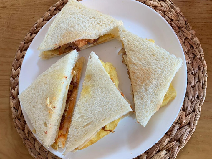 Langkah Mudah untuk Menyiapkan Sandwich Telur Keju Kornet Super Simple ✨, Enak Banget