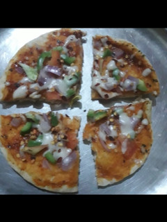 पिज़्ज़ा (pizza recipe in Hindi) रेसिपी मुख्य फोटो
