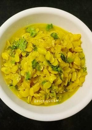 A picture of Vaal ni daal / Bitter field beans.