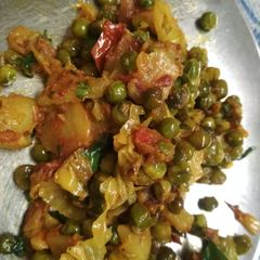 A picture of Pataghobi matar vegetable.